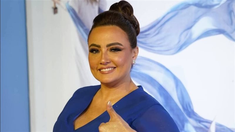 الفنانة بشري 
