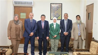 رئيس جامعة المنيا يترأس لجنة اختيار عميد كلية الطب