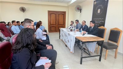 إدارة الأزمات الدولية ودور الوساطة في حلها.. ندوة بسياسة واقتصاد بني سويف