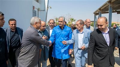 وزير الإنتاج الحربي يتفقد مصنع 81 الحربي ويؤكد دعم التحديث وزيادة الإنتاج 