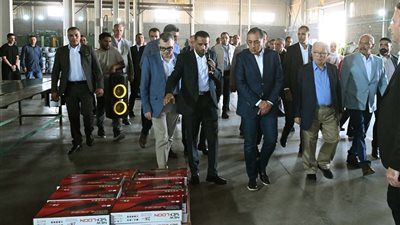 رئيس الوزراء يفتتح مصنع 