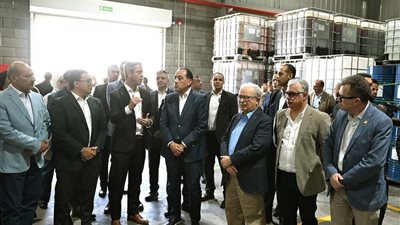 رئيس الوزراء يفتتح مصنع 