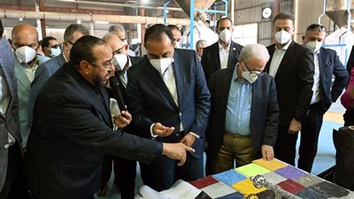 رئيس الوزراء يفتتح مصنع 