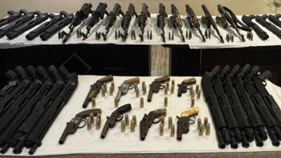 مصرع 3 عناصر شديدة الخطورة وضبط طن مخدرات و63 سلاحًا ناريًا في ضربات أمنية بعدة محافظات