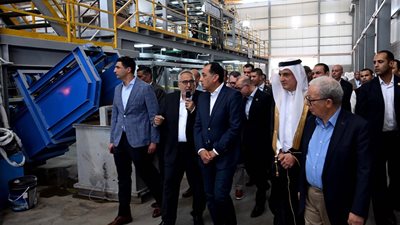 مدبولي يفتتح مصنع “بوريكس للزجاج” بالسخنة الصناعية لتعزيز الصناعات المتخصصة وزيادة التصدير