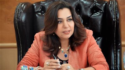 منال عوض: إجراءات رادعة ضد المخالفين لحماية المسطحات المائية