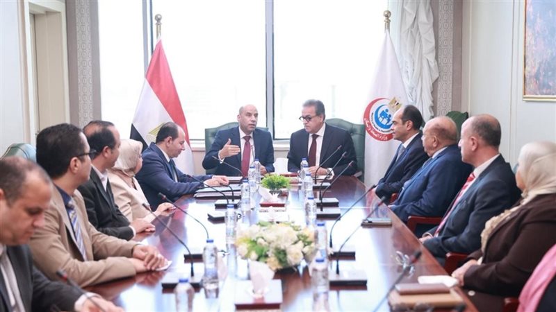 اجتماع وزير الصحة