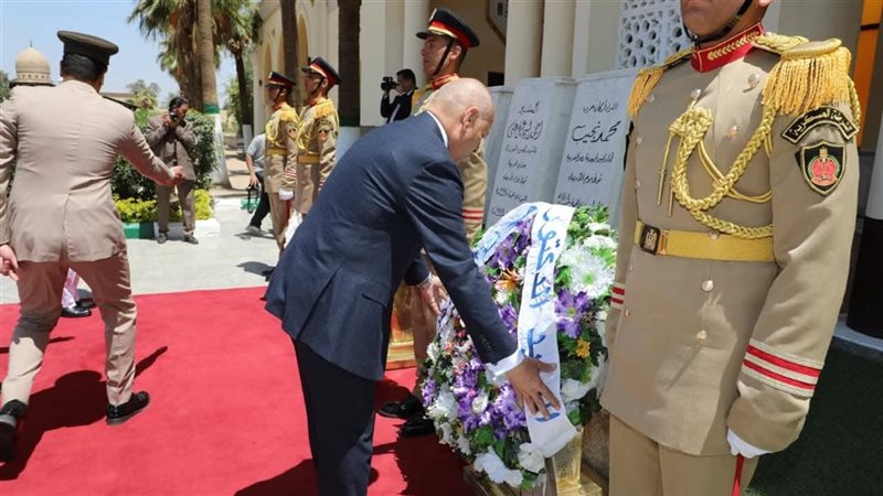 محافظ القاهرة خلال