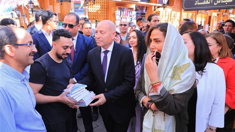 محافظ القاهرة وسفيرة