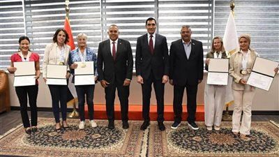 وزير الرياضة: طول  ما انت بتقاتل وبتشتغل البلد هتساندك وهتدعمك