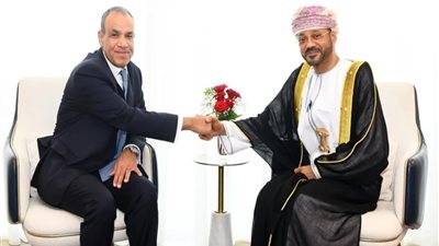 وزير الخارجية ونظيره العماني يبحثان مستجدات المفاوضات بين الولايات المتحدة وإيران