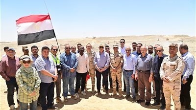 وزير الري يتفقد مشروع تطوير خور وقناة مفيض توشكى