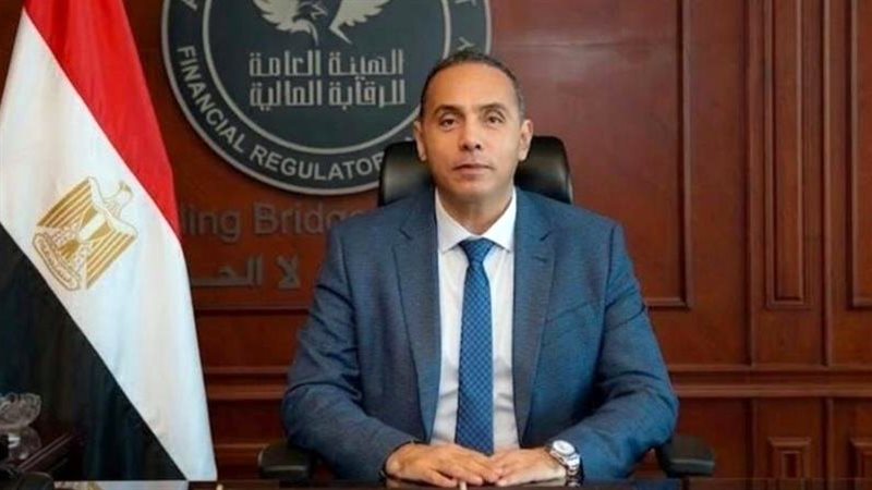 الدكتور إسلام عزام
