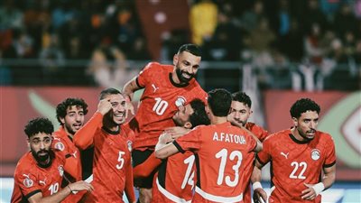 جهاز منتخب مصر يطمئن على محمد صلاح