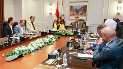 د.منال عوض تبحث مع غرفت الغوص والسياحة بشرم الشيخ الحفاظ على المحميات الطبيعية