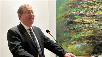 السفير البريطاني يدعو إلى احترام وقف إطلاق النار ويُحذّر من تقويضه في جنوب لبنان