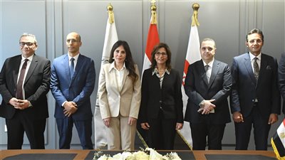 وزيرة الإسكان والمدير التنفيذي للأكاديمية الوطنية للتدريب يشهدان توقيع بروتوكول لإعداد الكوادر البشرية 