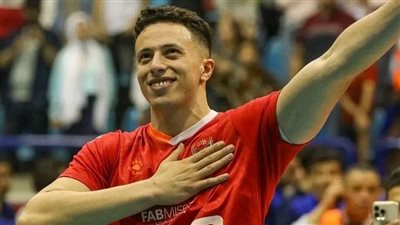 “الخطيب” يطمئن على آخر تطورات الحالة الصحية لنجم طائرة الأهلي سيف عابد