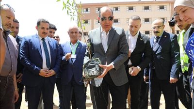لزيادة المساحات الخضراء..  محافظ المنيا يشارك في زراعة 500 شجرة بمجمع مدارس مغاغة