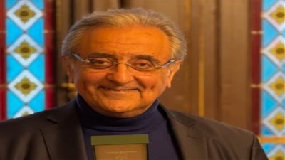 وزيرة الثقافة تهنئ رمزي يسى بمنحه وسام فارس للفنون والآداب