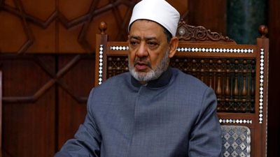 شيخ الأزهر يعزي رئيس الوزراء في وفاة والده اللواء كمال مدبولي