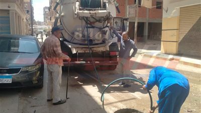 استمرار صيانة شبكة الصرف الصحي بعاصمة كفرالشيخ