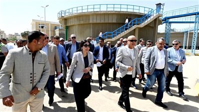 وزيرة الإسكان ومحافظ الأقصر يتفقدان محطة تنقية مياه طيبة الجديدة لمتابعة مشروعات المرافق