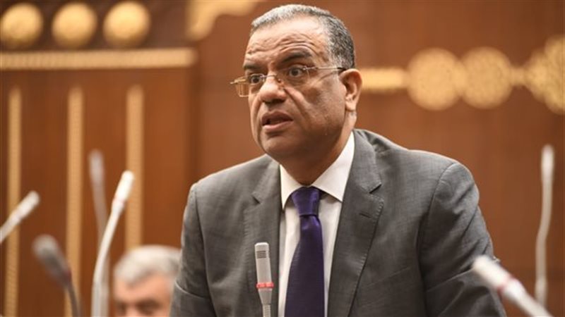 الكاتب الصحفي محمود