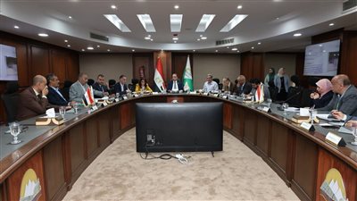 محافظ الجيزة يبحث شكاوى المواطنين ويوجه بحلول عاجلة وإزالة المخالفات فورًا
