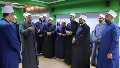 الجندي يتفقَّد اختبارات المستوى الأوَّل لبرنامج تدريب الوعَّاظ والواعظات على لغة الإشارة