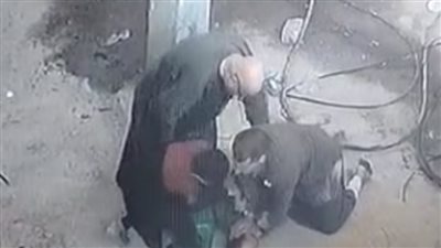 كشف ملابسات تداول فيديو تضمن تضرر شخص من آخرين لقيامهما بالتعدي عليه بالضرب