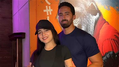 مي عز الدين تنشر صورها مع زوجها في صالة الألعاب