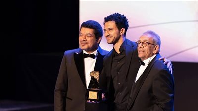 عصام عمر يحصد جائزة هيباتيا الذهبية بمهرجان الإسكندرية للفيلم القصير