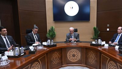 نائب رئيس الوزراء يتابع جهود توفير السلع ومستلزمات الإنتاج