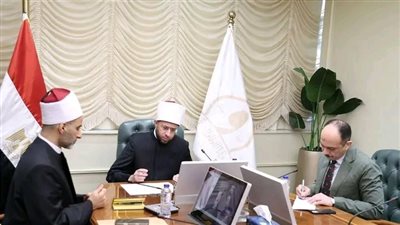 وزير الأوقاف يجتمع بمديري المديريات الحدودية عبر تقنية الاتصال المرئي