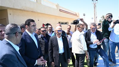 وزير الشباب والرياضة ومحافظ شمال سيناء يتفقدان حمام السباحة الأولمبي باستاد العريش