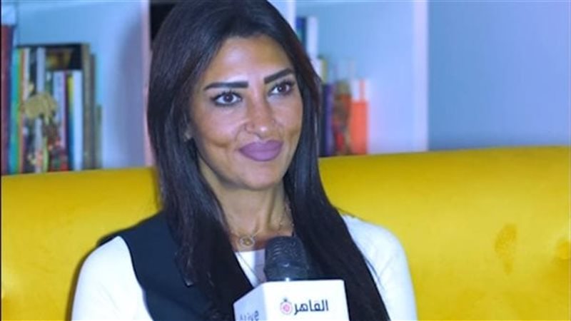 الكاتبة رنا أبو الريش