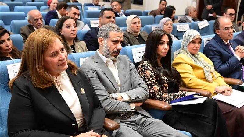 محمد فراج في اجتماع