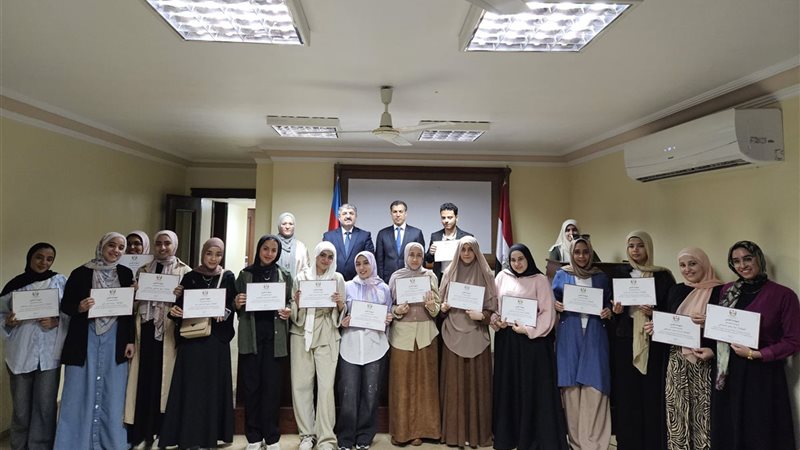 الطلاب المكرمين بكلية