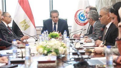 وزير الصحة يتابع مستجدات المشروعات الإنشائية مع رئيس شركة وادي النيل