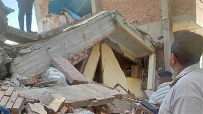 انهيار عقار مكون من 5 طوابق في بنها