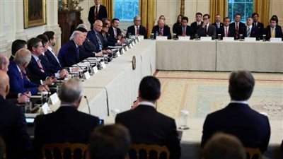 ترامب يبحث مع كبار مسئولي النفط تداعيات أزمة إيران على أسواق الطاقة