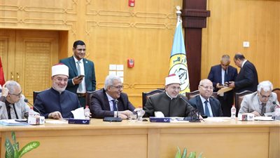 مجلس جامعة الأزهر يشيد بمبادرات “تحيا مصر” ويؤكد دعم الطلاب وتكريم المتميزين