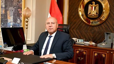 وزير النقل يستعرض جهود الوزارة في توطين صناعة النقل في مصر