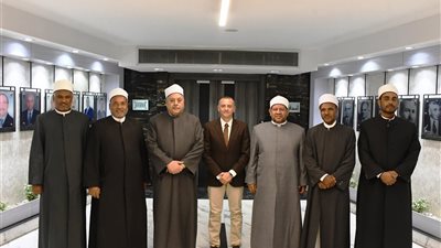 القائم بعمل وكيل الأزهر يلتقي محافظ أسوان
