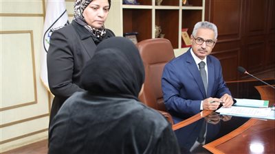  محافظ بني سويف يتدخل لحل شكاوى المواطنين.. دعم إنساني وتوجيهات عاجلة لتأمين الطرق