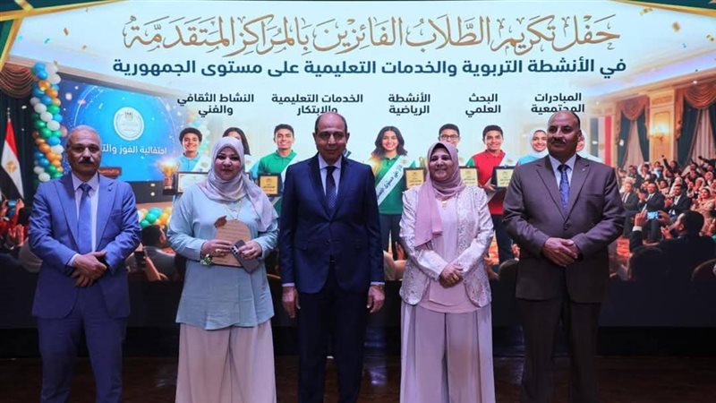 محافظ المنيا خلال