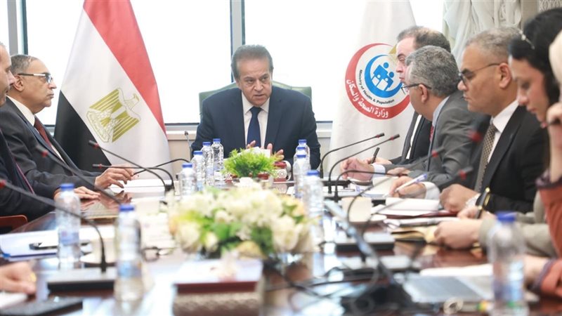اجتماع وزير الصحة