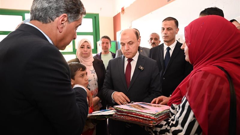 محافظ الغربية بقرية