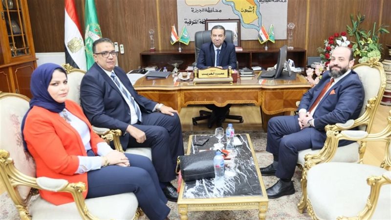 محافظ المنوفية مع